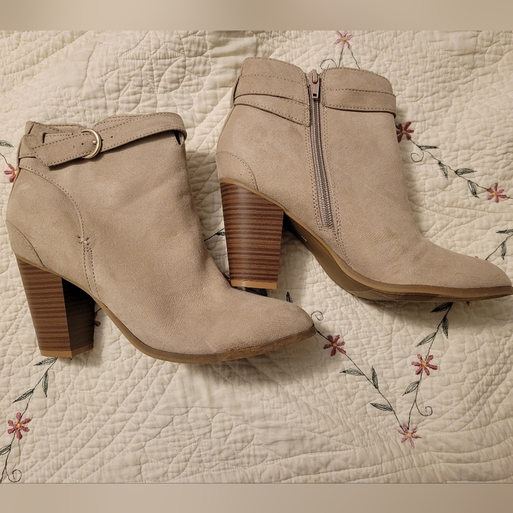 Old Navy zip up heeled boots